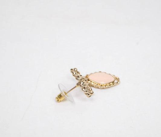 ARETES CHANEL CC COLGANTES EN ESMALTE BEIGE ROSADO
