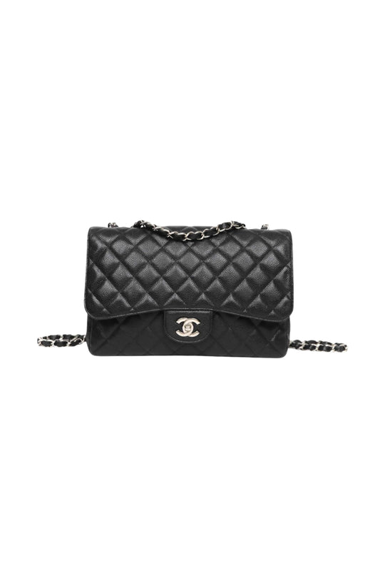 Chanel Jumbo Single Flap en Black Caviar con herrajes Silver.