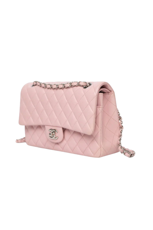 Chanel Classic M/L Medium Flap Quilted en Lambskin Pink con herrajes Silver.