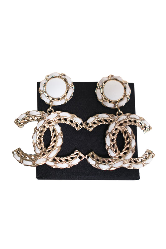 VINTAGE CHANEL CC WHITE LEATHER INTERWOVEN CHAIN ARETES COLGANTES