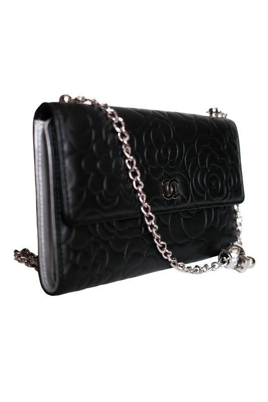 CHANEL CAMELLIA EMBOSSED FLAP LONG WALLET ON CHAIN RE-WORKED NEGRO