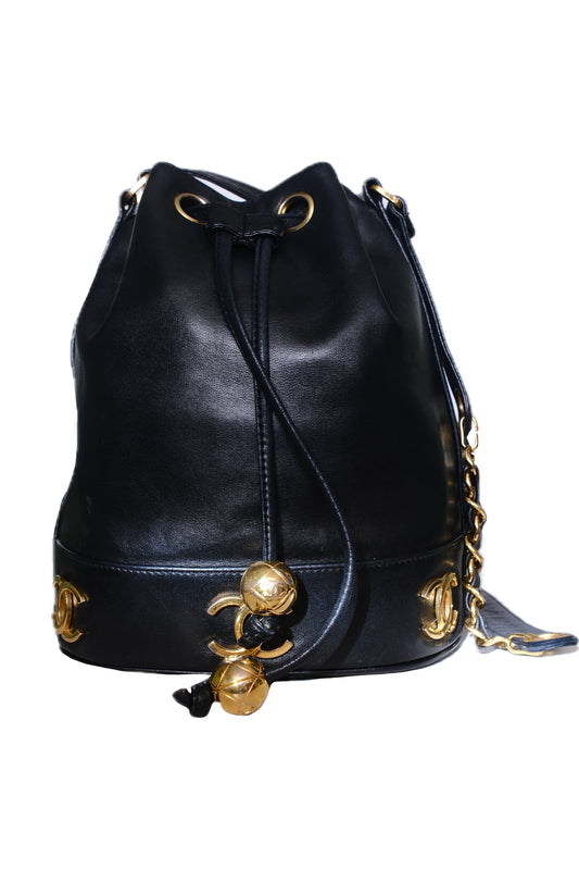 BOLSO CHANEL VINTAGE LAMBSKIN CC DRAWSTRING BUCKET BAG NEGRO - (GHW)