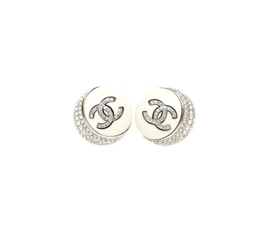 ARETES CHANEL REDONDOS EN TONO PLATEADO