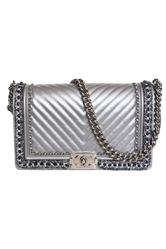 BOLSO CHANEL CHEVRON QUILTED AND CHAIN TRIMMED OLD MEDIUM BOY PLATEADO METÁLICO