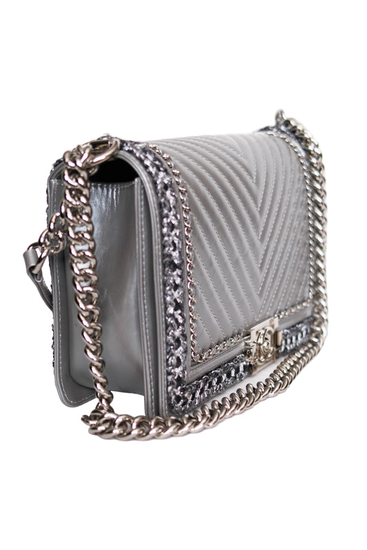 BOLSO CHANEL CHEVRON QUILTED AND CHAIN TRIMMED OLD MEDIUM BOY PLATEADO METÁLICO