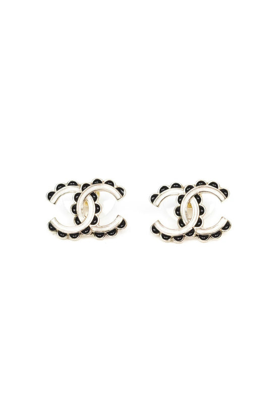 CHANEL CC EARRINGS IN WHITE AND BLACK RESIN