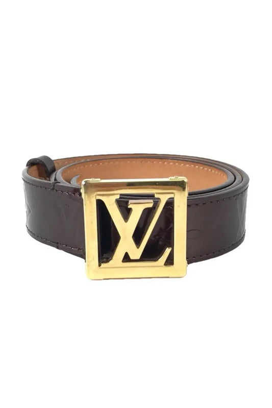 LOUIS VUITTON CINTURÓN HOCKENHEIM DE CHAROL CON HEBILLA LV DORADO