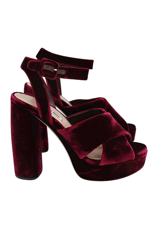 MIU MIU BURDEOS PLATFORM CRISS CROSS SANDALS BURGUNDY VELVET