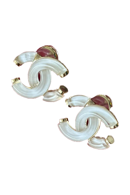 CHANEL CC ENAMEL EARRINGS - BLANCO & DORADO